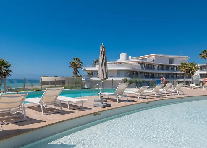 Edge Luxury Beachfront 2Br With 3 Pools, Wellness, Gym
